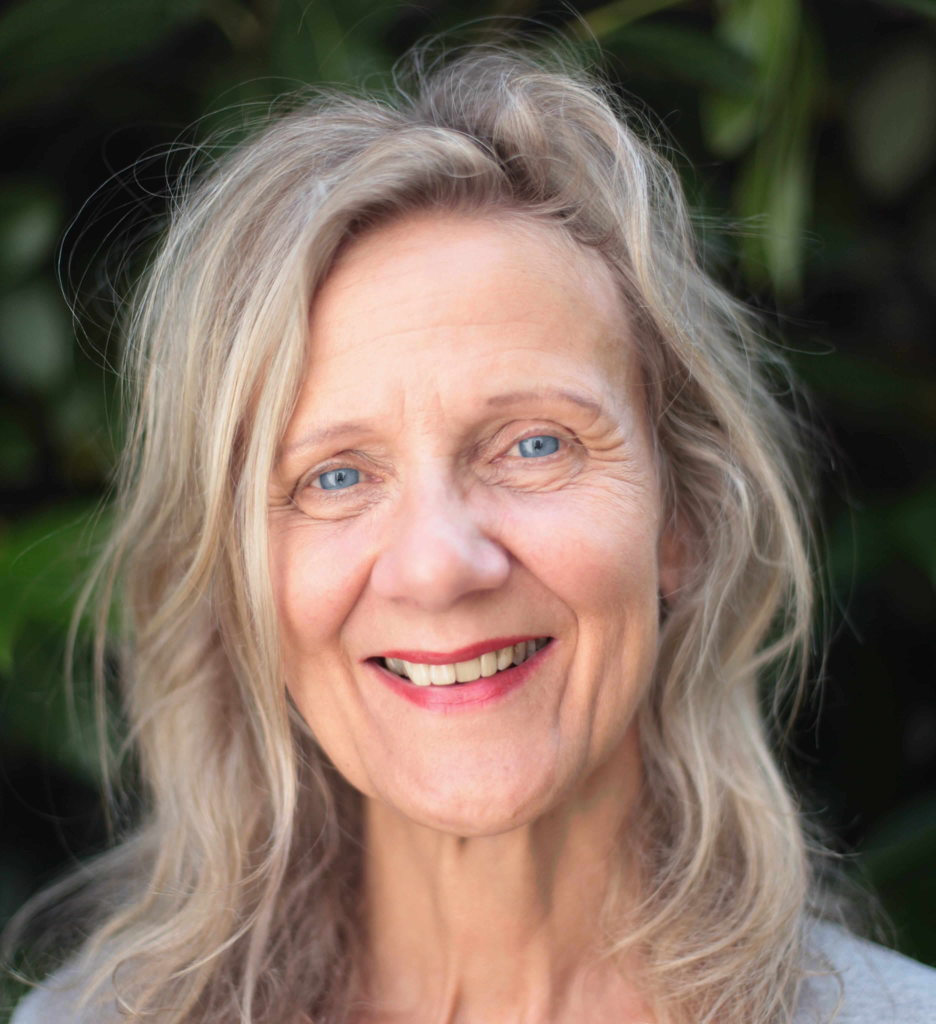 Foto van de therapeut: Brigitte Mol, 65 jaar.